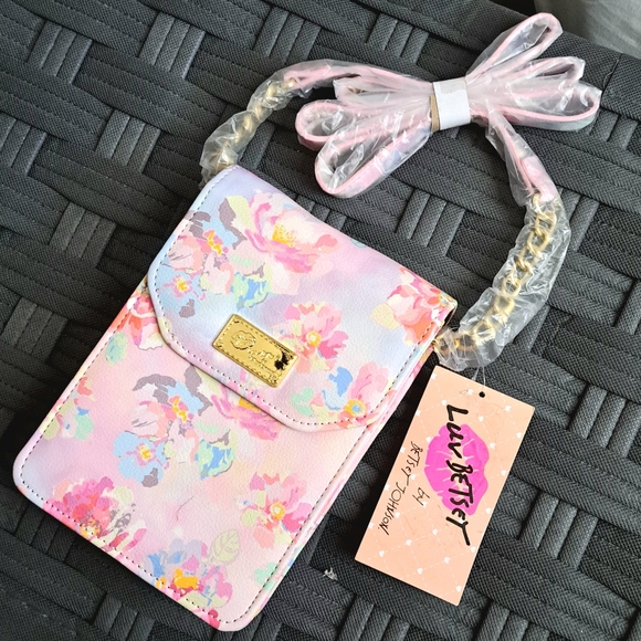 Luv Betsey By Betsey Johnson Darcey Phone Holder Crossbody Purse NWT - Picture 2 of 9